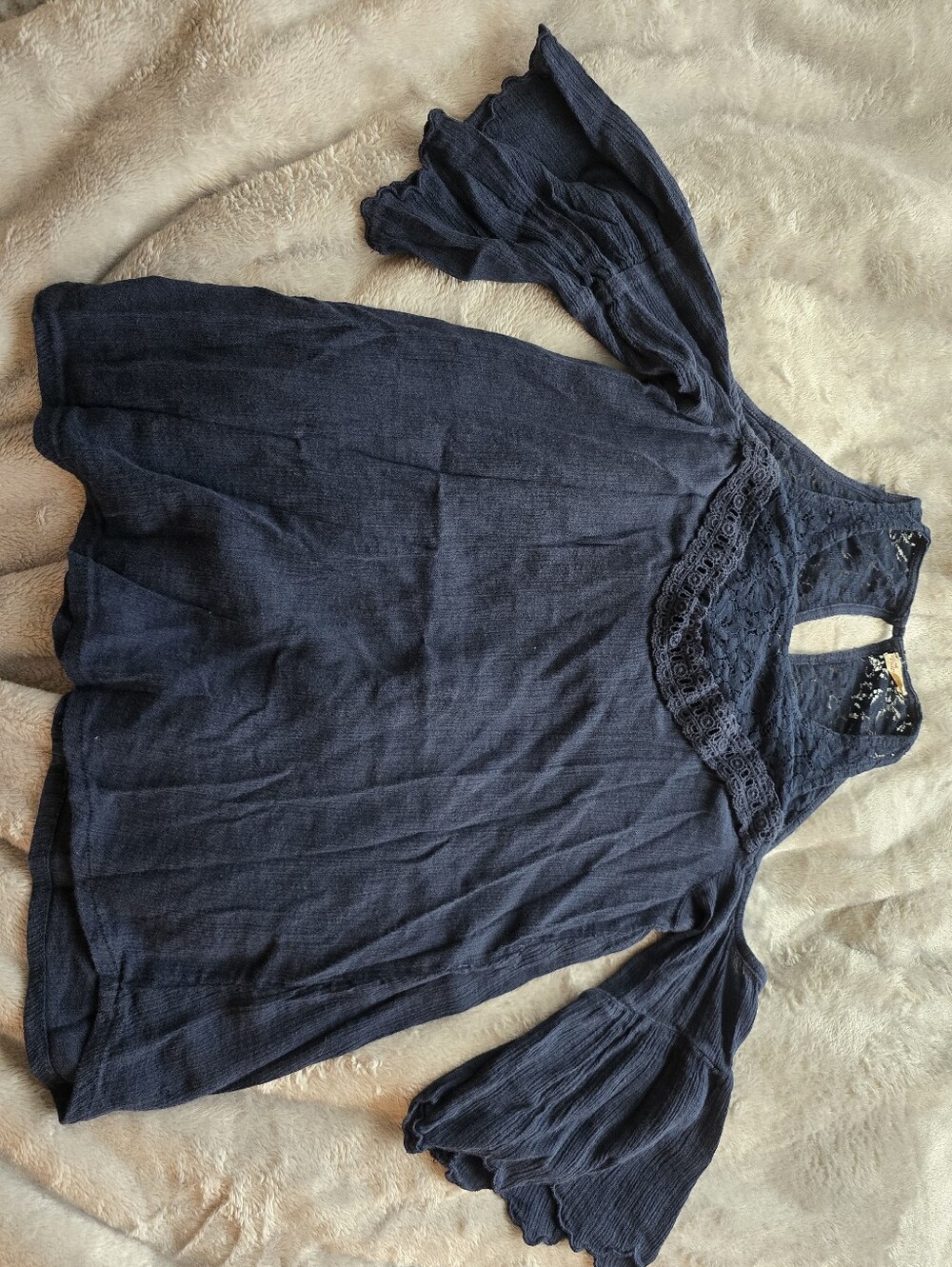 Hollister Women’s Navy Lace-Trim Cold Shoulder Top Size Small